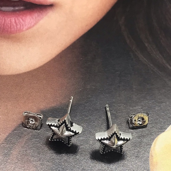 Sterling Silver 925 Star ⭐️ Stud Earrings - Picture 4 of 4
